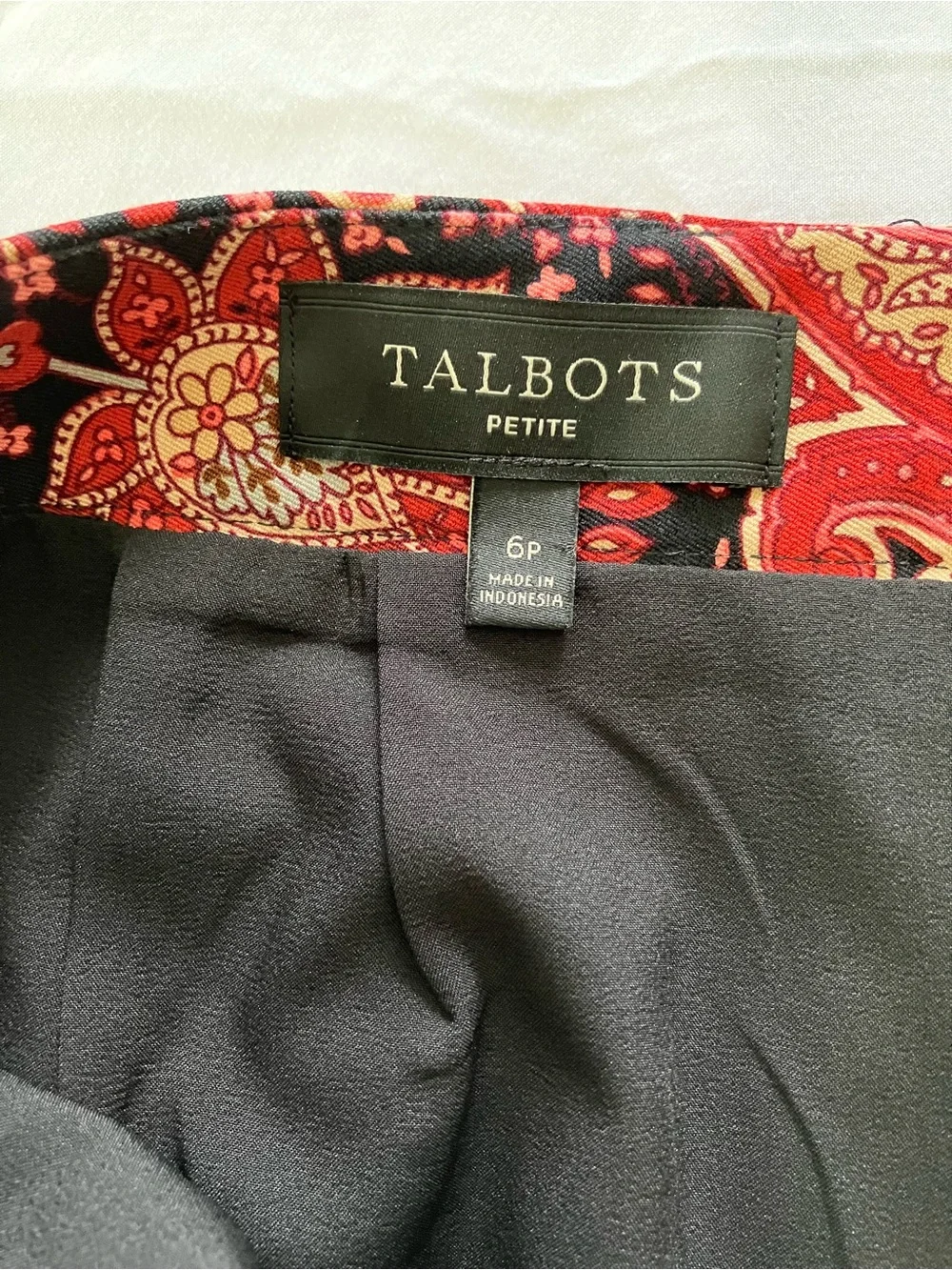 Talbots Petite 6P Paisley Pencil Skirt Red Black Cotton Rayon Lined Stretch